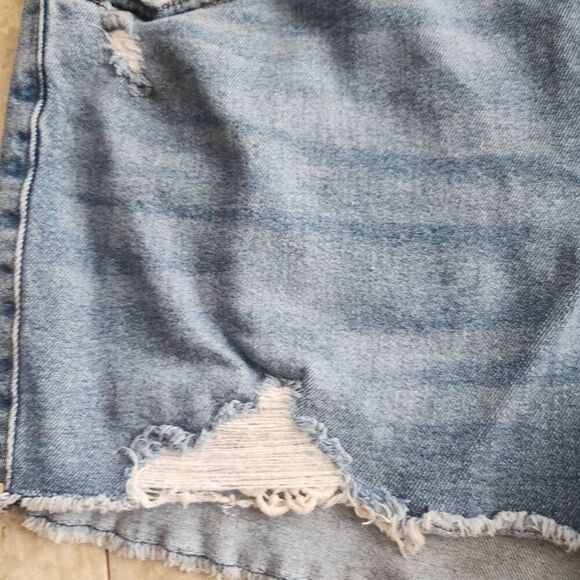 R17  Wild Fable distressed cut-off jean shorts with lace - Picture 2 of 8